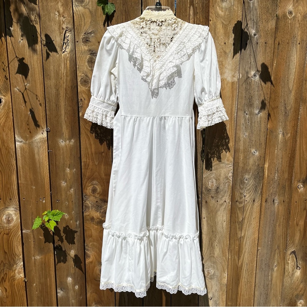 Sold Vintage 70s Gunne Sax White Long Sleeve Lace Dress - Picture 2 of 4